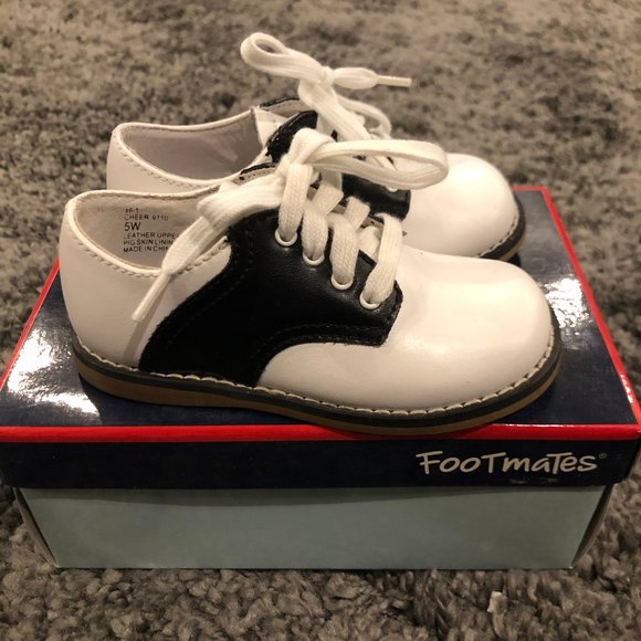 Boys Footmates Black and White Leather Dress Shoes - Picture 4 of 4